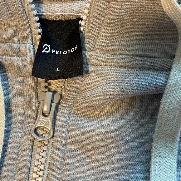 Peloton quarter zip hoodie gray.  Size Large pouch pocket reverse weave - Picture 4 of 7